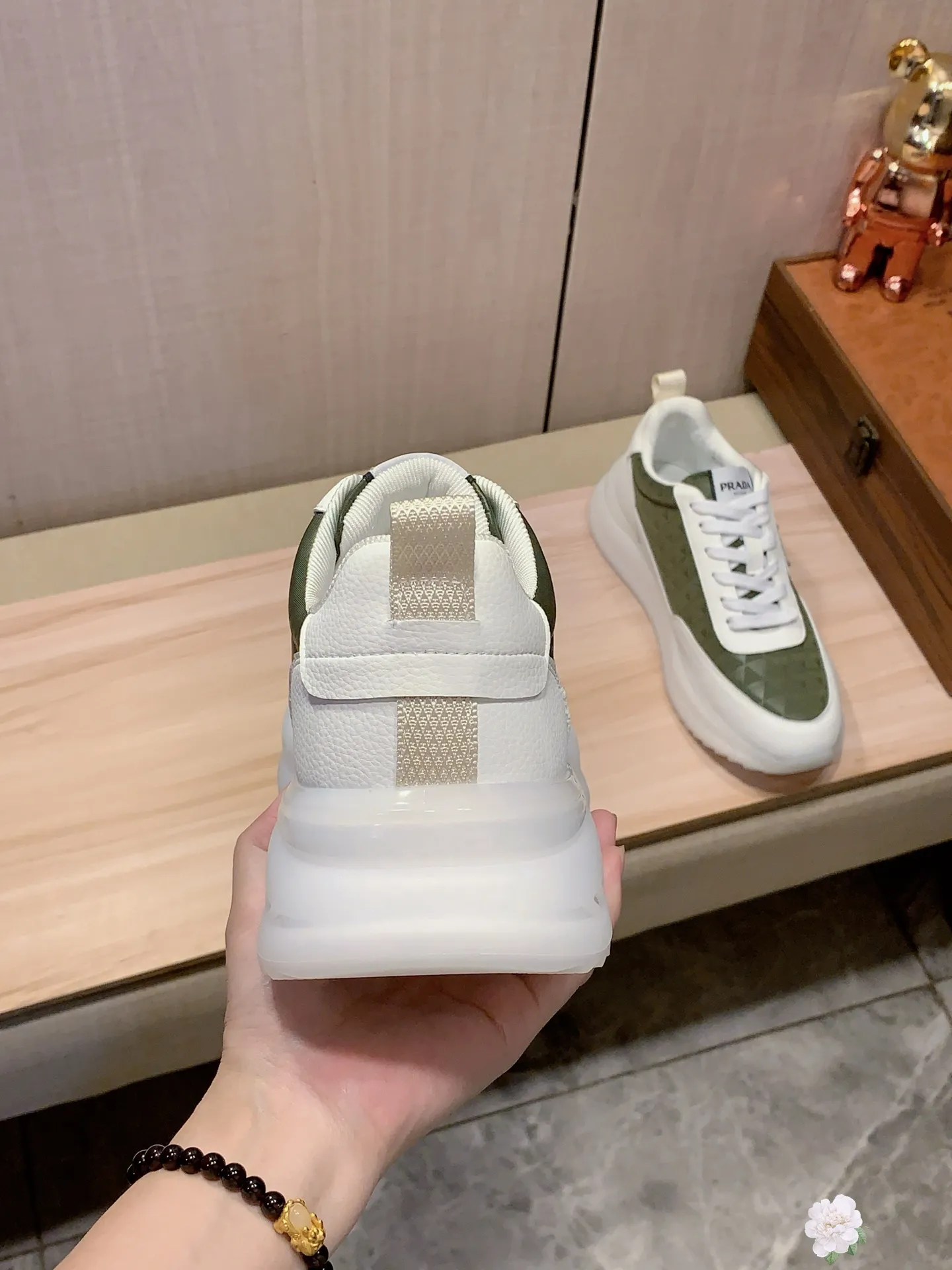 Men's men's shoes💰460💰💰🎩🎩[Lightning][Lightning] "PRADA*" The latest and most popular casual shoes, top brand [seduce] luxury ~ purchasing agency, top ~ quality. [Strong] The upper is made of imported breathable cowhide with material ➕ breathable sheepskin feet (•) and fine workmanship. The original stylish and stylish soft rubber wear-resistant and non-slip outsole is light and comfortable on the feet. The real thing looks better in real photos. 413: code: 38-44, 3️⃣ colors selected